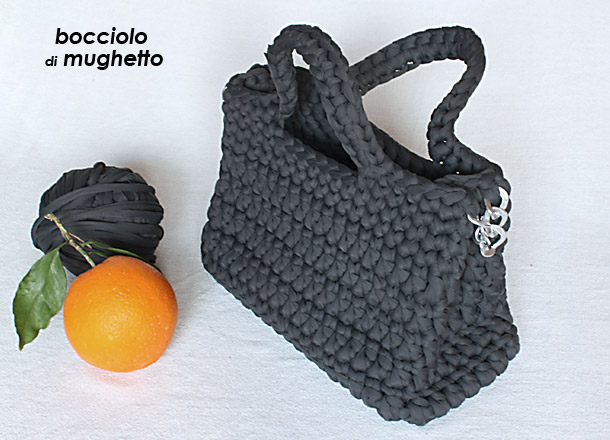 borsa realizzata a mano con fettuccia - borsa a uncinetto con fettuccia - crochet bag